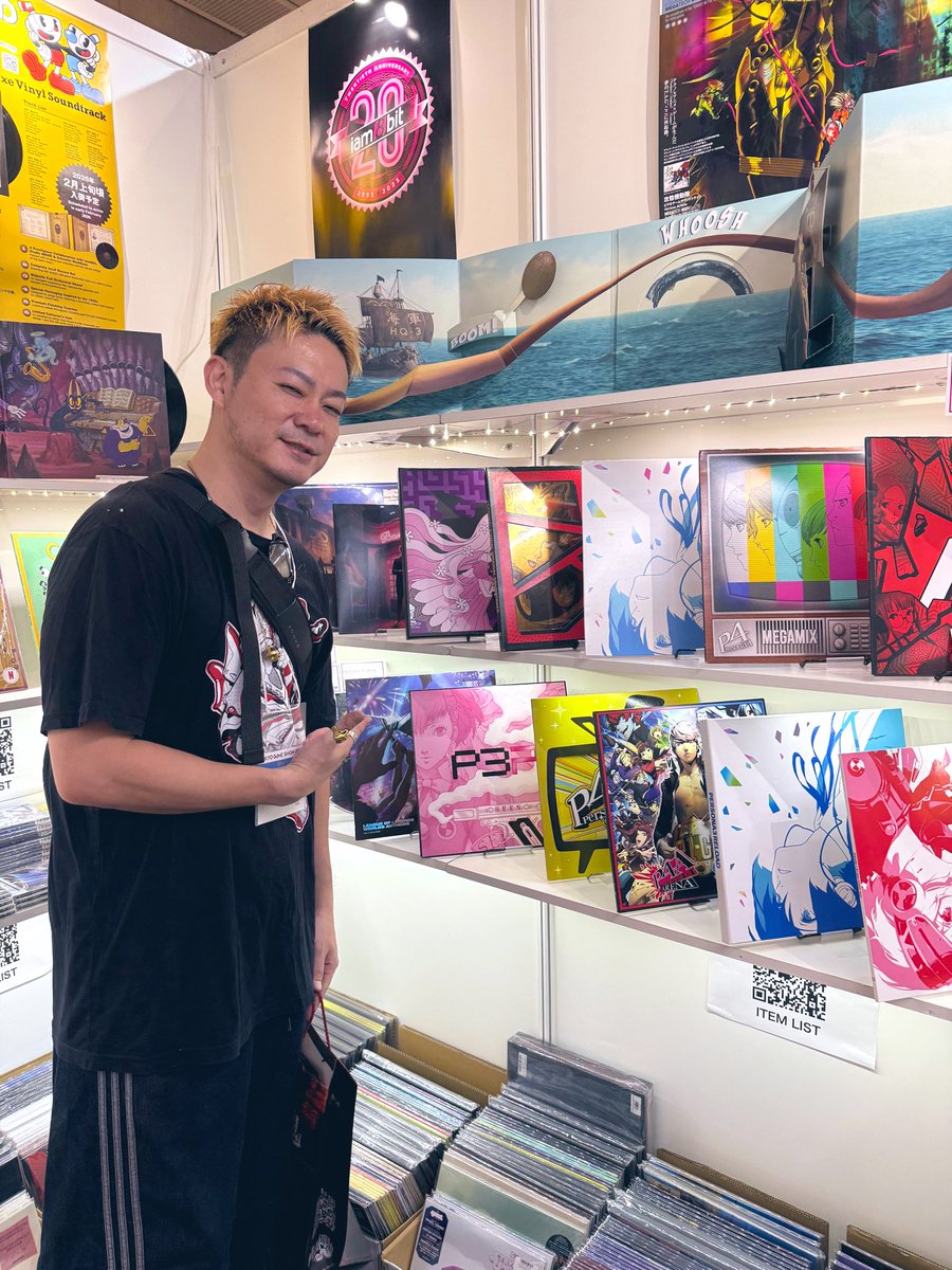 iam8bitjapan's tweet photo. なんと、Lotus Juice (@lotusjuice)さんがご来店くださいました！
#P3 から #トリニティソウル、#P4、#PQ 、本当にペルソナシリーズに欠かせないアニキです😭😭

ありがとうございました！ https://t.co/enajEAESYK