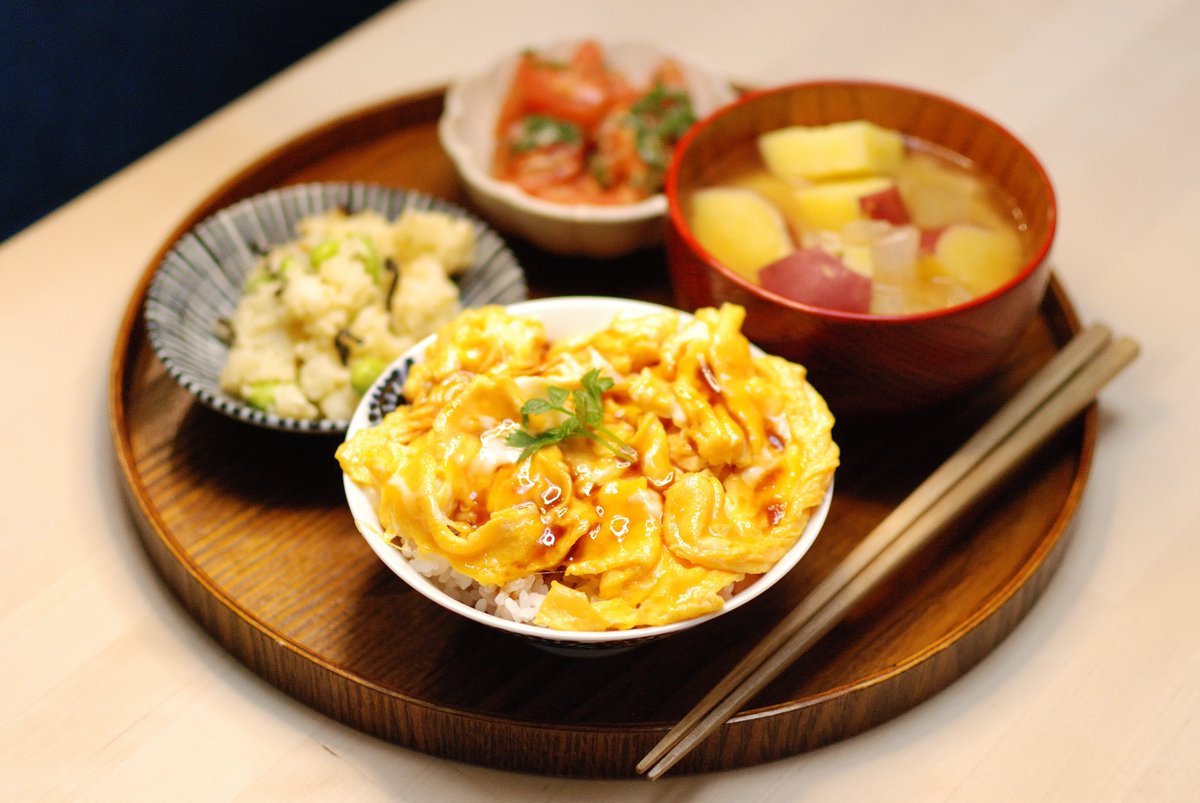 sayakawb's tweet image. Fluffy Egg Bowl, Sweet Potato Miso Soup + 2 Sides | Healthy Japanese Breakfast
youtu.be/g8DbfLG5TpE