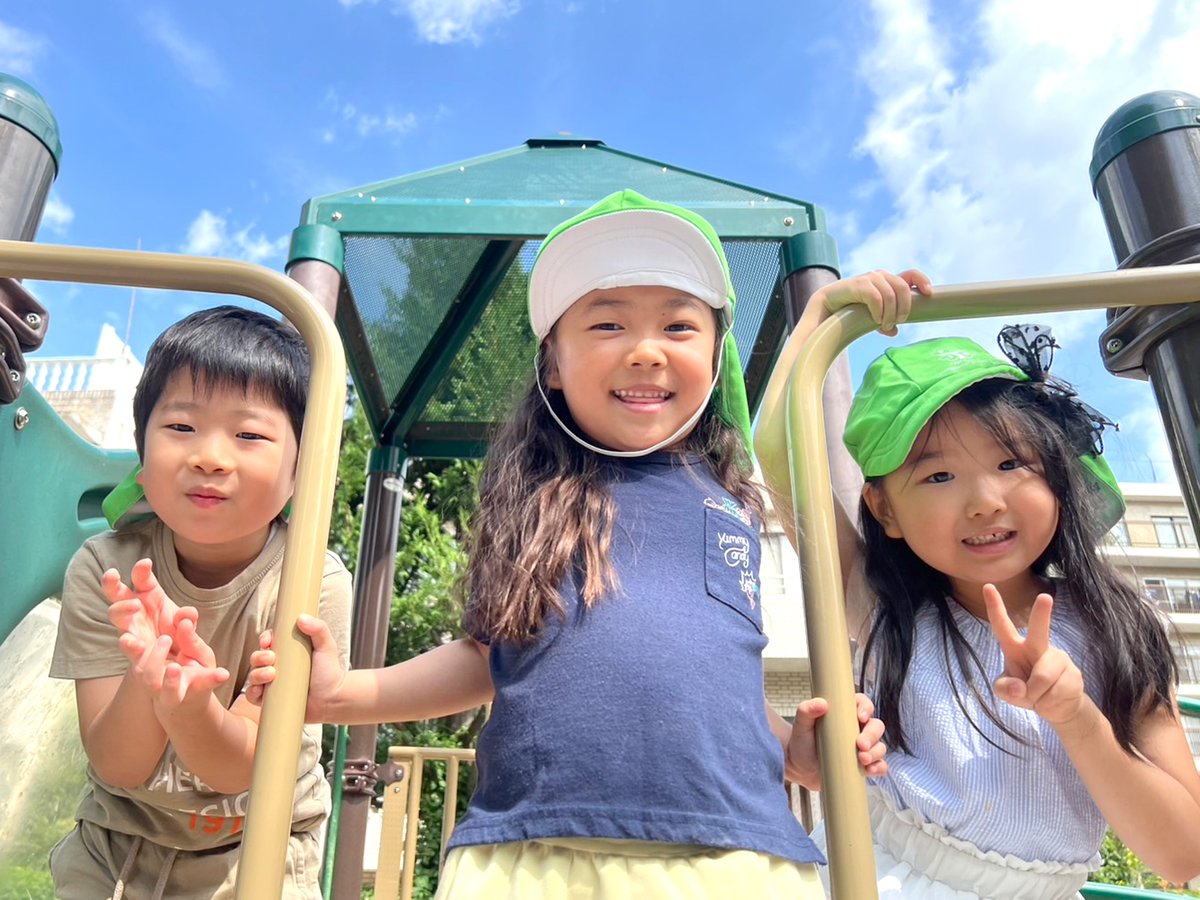 Four_Leaves_IST's tweet photo. Saturday School - Ages 1 - 8
サタデースクール　－　1歳～8歳✨

In Science, we learned about rain and storms. The children discovered how rain is formed and why it falls from the sky. They also conducted an experiment using shaving cream to make rain, and finished the lesson by creating a water cycle craft!

In the afternoon cooking lesson, we tried making gummies using fruit juice and gelatin♪

-----

We are currently running a special campaign. Please contact us for details.
今ならお得なキャンペーンも実施中。詳細はお問い合わせください。

For more details, click here.↓
https://t.co/bDai2ATGgj
サタデースクールについてはこちら↑

#saturdayschool #サタデースクール
#一時保育 #一時預かり #土曜保育
#インターナショナルスクール #インターナショナルプリスクール 
#英語で学ぶ保育園 
#internationalschool #internationalpreschool 
#東京港区 #minatoku #南青山 #minamiaoyama 
#バイリンガル子育て #バイリンガル保育園 
#バイリンガル教育 #バイリンガル育児 
#幼児英語 #園児募集 #保活 #港区子育て😆