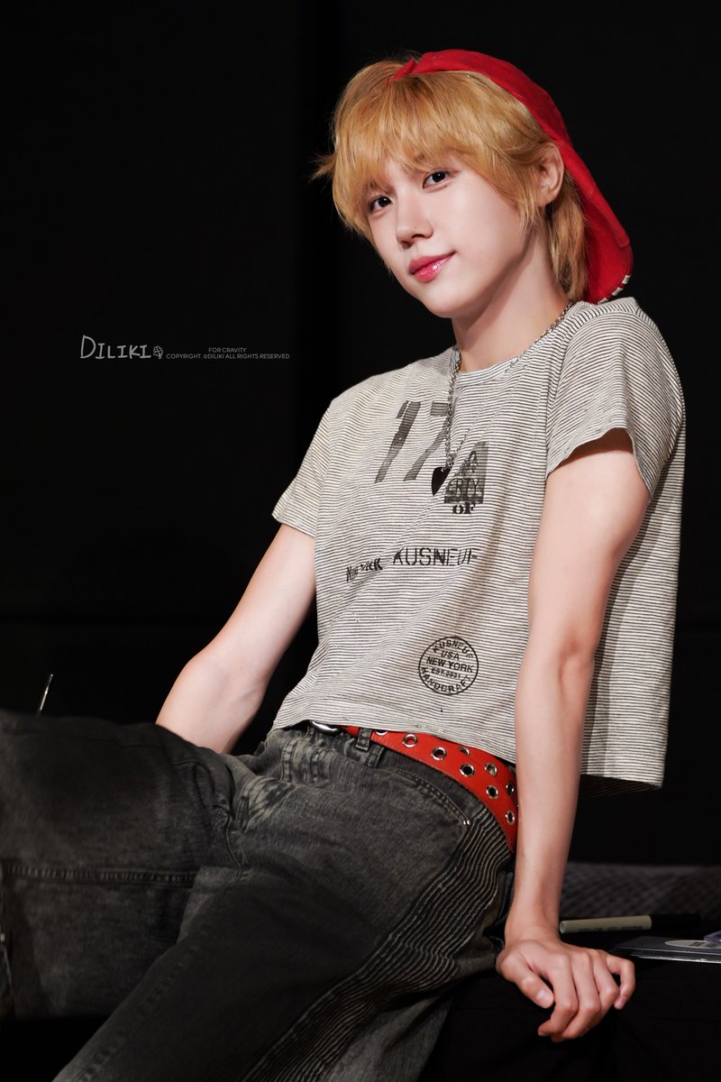 _DILIKI's tweet photo. 250919 사운드웨이브 #성민

엄마가 모르셔서 그렇지
요즘은 다들 이렇게 입어요

#안성민 #SEONGMIN #ソンミン 
#크래비티  #CRAVITY https://t.co/8TsZlVZeSM