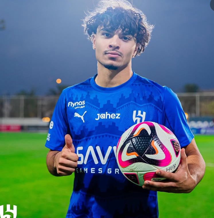 في أول مباراه له مع نادي الهلال 💙 
رجل المباراه 🤴
ساهم في هاتريك واسيست من اصل خمس اهداف ⭐️
لؤي المنذر العبيدي 
العمر ( 18 ) مواليد 2007 
يحمل الجنسيه الكنديه 🇨🇦
قادم من اكاديميه تورونتو الكنديه
