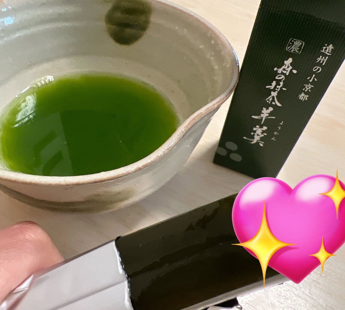 貰った抹茶全然ちゃんと出来なかったから修行する！でもお茶美味しい🥺羊羹も白あんだけど抹茶強いのわかるーーー