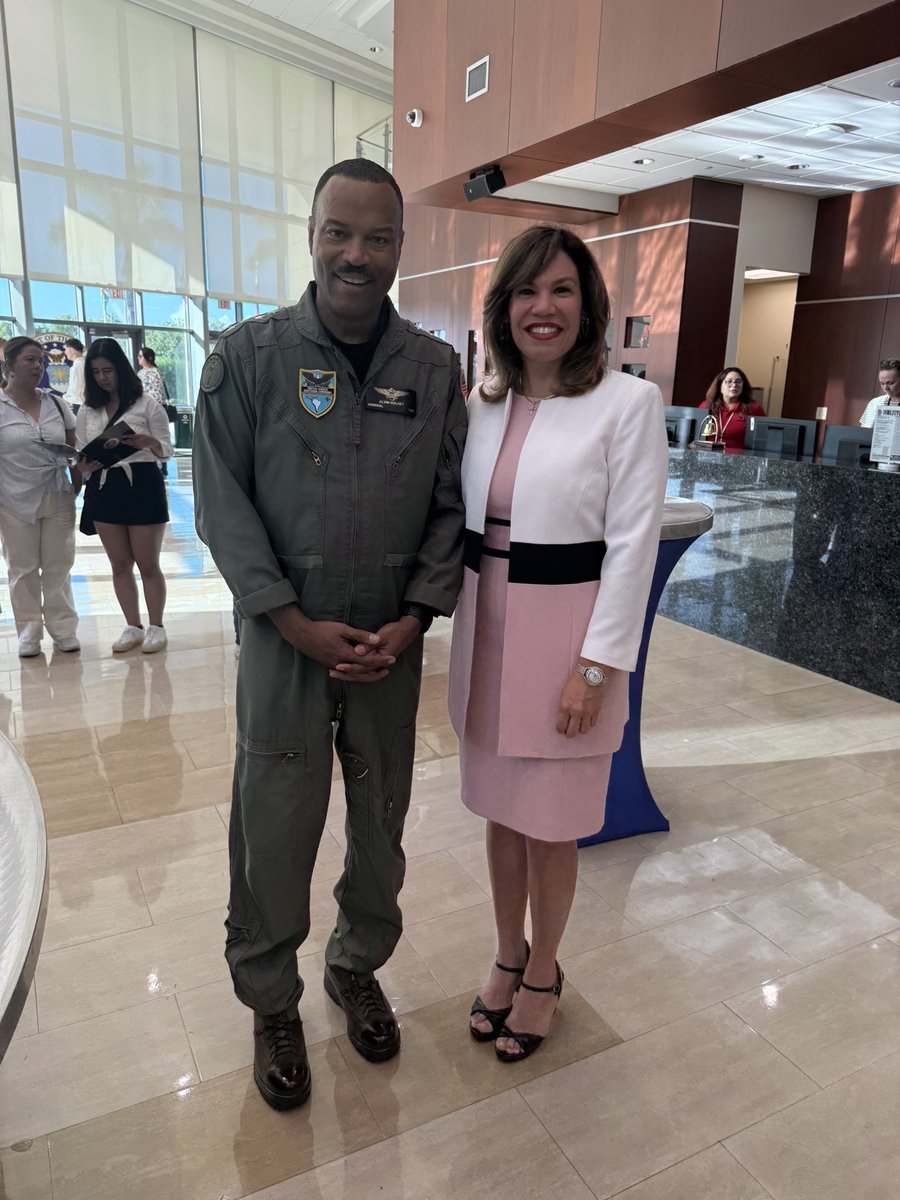 digcab's tweet image. Today I had the honor of attending Academy Day at U.S. Southern Command, an inspiring event that highlights opportunities for our future leaders. Thank you Congressman Mario Díaz-Balart and Admiral Alvin Holsey for this great event and for your leadership in strengthening our…