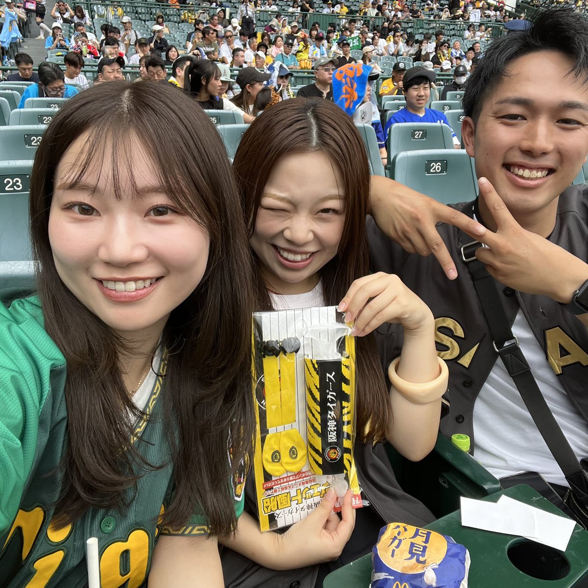 kaedamashi's tweet photo. #虎エール #バックスクリーンに映りたい #映りたすぎる #ジェット風船初めて #阪神大好き https://t.co/k6n0ihOoQQ