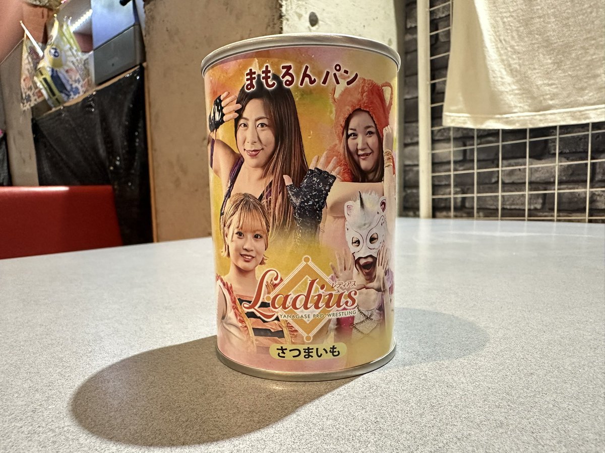 Ladius3's tweet photo. 【まもるんパンレディアス缶・新デザイン登場！】
ご好評いただいており���す災害備蓄用パン「まもるんパン」コラボ缶の新ヴァージョンが登場！今回はさつまいも味です。1缶¥1,000で本日より発売です！
#Ladius https://t.co/juAnjCq567