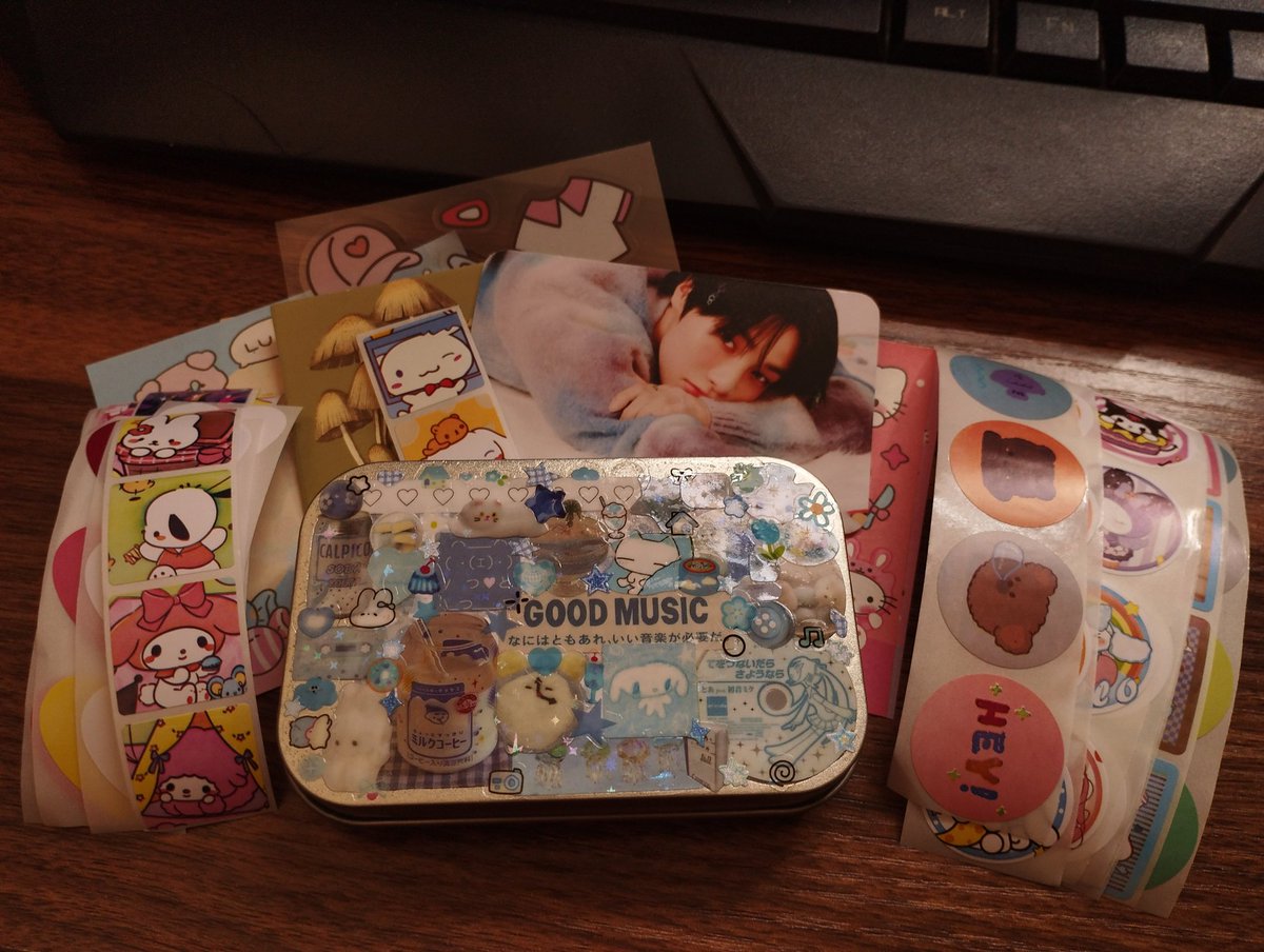 jeongstari's tweet photo. ๐ซงโ๏ฝกห #know_sydfeedbacks | @_Cursed_Love_
HAI ATE SYDD !! received my tin can na hehe ang pretty so muchie ๐ฅนโ๐ป SUPER DUPER OVER S FREEBIES NAOVERWHELM AKK JUZQ TINOTOO M NGA !? HAHAHS ๐ญ may pwede n ibigay s buyers EMZ thank u so so much, ate! โtil next budol~ ๐ฝ๐ค https://t.co/i1czZgqtTE