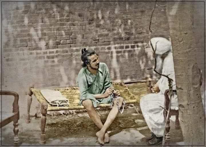 सिने पर जो ज़ख्म है, सब फूलों के गुच्छे हैं।
हमें पागल ही रहने दो, हम पागल ही अच्छे हैं।।

~ शहीद भगत सिंह