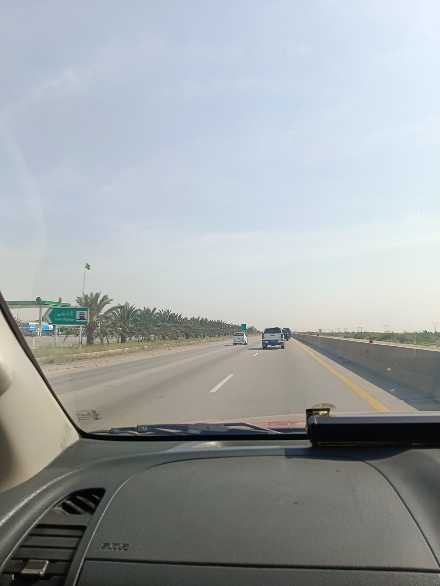 KhurramBhatti01's tweet photo. وزیر مملکت برائے مذہبی امور و بین مذاہب ہم آہنگی ، ترجمان حکومت پاکستان راجہ خلیق الزماں انصاری ، میڈیا کورڈینیٹر پاکستان مسلم لیگ ن سندھ خالد شیخ اور صدر SMT ضلع جنوبی آشر البرٹ کے ہمراہ میرپور خاص جاتے ہوئے راستے میں چائے کے لیے محمد نوازشریف کی M-9 موٹروے پر قیام اور روانگی https://t.co/Ig7NVYysY9