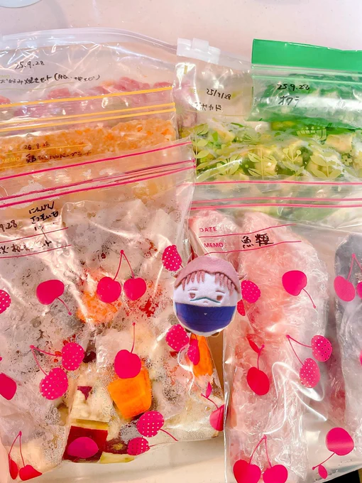下拵えと作り置き2時間! 作り置きは昨日作ってた分もあるけど流石に疲れた〜沢山拵えた〜 あと買ったがどちらもキレイで大変よろこびハピネス