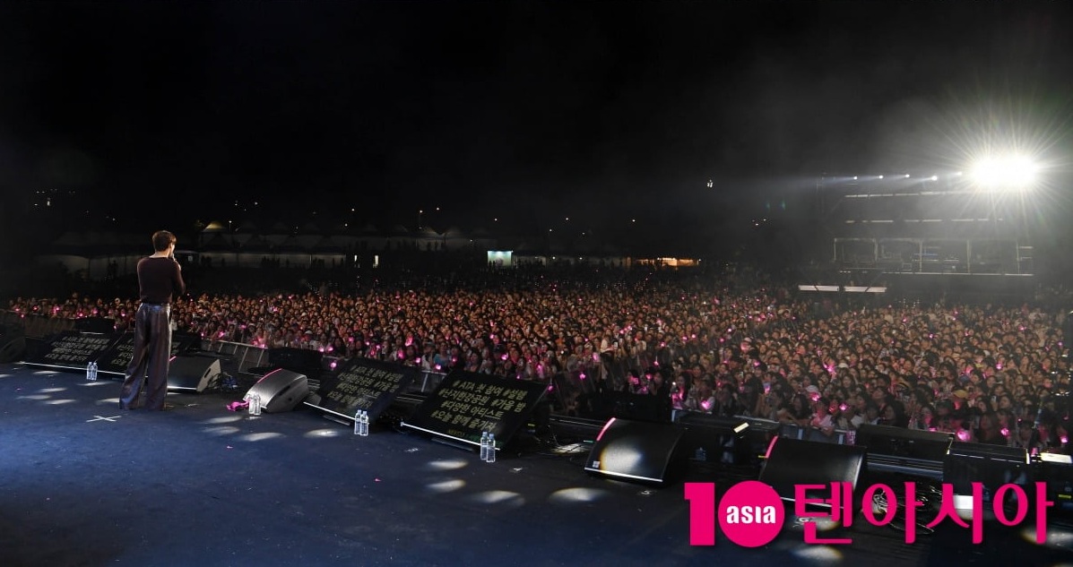 'ATA' 김준수, 믿고 듣는 보이스...얼마만에 페스티벌이야

tenasia.com/music/20250928… (📸)

가수 김준수가 27일 서울 마포구 난지한강공원에서 열린 글로벌 음악 축제 'ATA 페스티벌 2025'에 참석해 멋진공연을 펼치고 있다.

#KimJunSu(<a href="/Junsu_PALMTREE/">김준수 KIMJUNSU</a>)
#ATAfestival