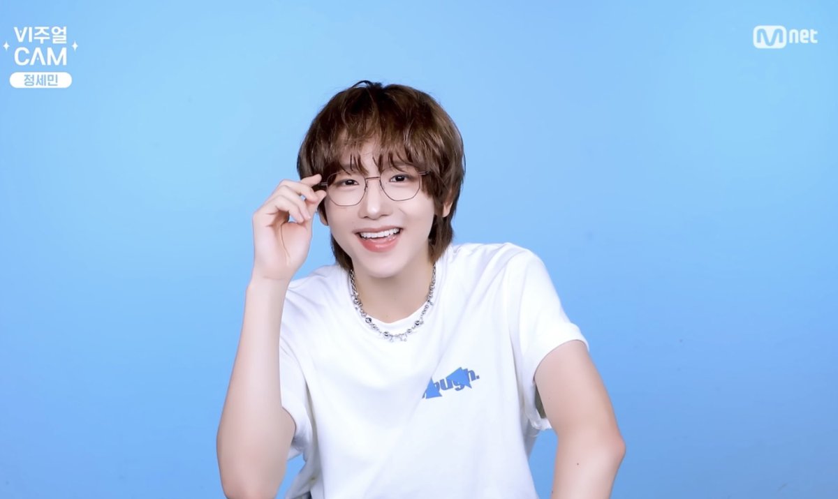 blsemini's tweet photo. @MnetKR <#비주얼캠_IDID>
비주얼캠을 보고 나니 기분이 정말 좋았어요!! 
세민은 항상 저에게 상큼하고 활기찬 느낌을 주는데💖특히 이번 비주얼캠에서 세민이 안경을 껴서 정말 귀엽고 멋지더라고요៸៸᳐>⩊<៸៸᳐
Mnet 덕분에 이렇게 멋진 세민을 볼 수 있어서 정말 감사해요ㅠㅠ https://t.co/8fTsEU4Qtp
