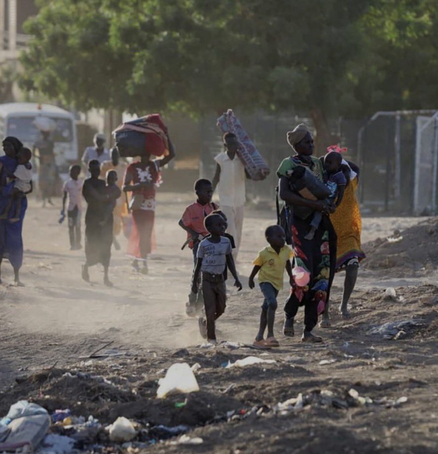 Nizardisabelle's tweet image. Pendant que le Soudan 🇸🇩 vit l’une des pires tragédies de notre époque, massacres, famine, 10 millions de déplacés, plus de 100 000 morts, le monde détourne le regard.

Pas de marches massives. Pas de hashtags quotidiens. Pas de débats interminables. Pas de boycotts. Pas de…