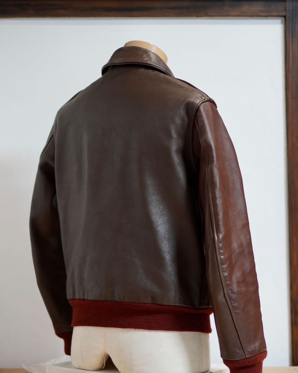 uYAlMX9xAJ60230's tweet image. #canyonleathercraft #キャニオンレザークラフト #a2jacket めちゃくちゃかっこいい。ほんま作ってもらってよかった。続く→