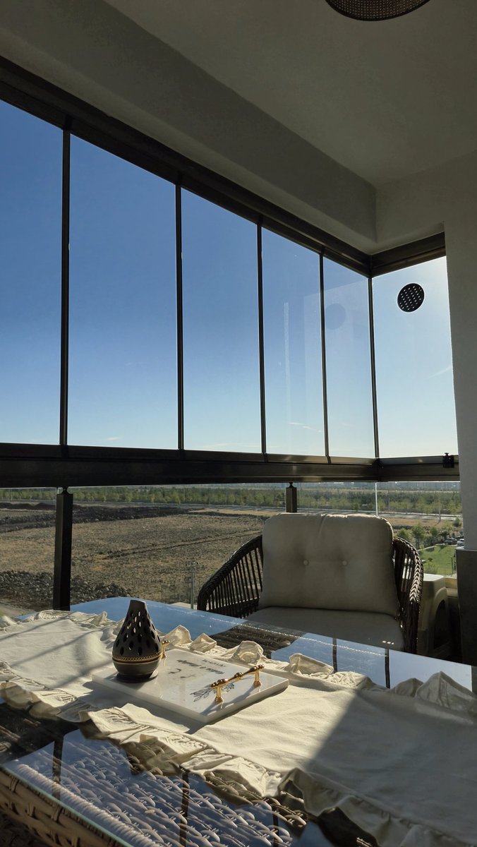 insanın evini sevmesi evinde huzur bulması ve güvende hissetmesi
dış dünyanın kaosundan arınmış üst düzey bakımdır