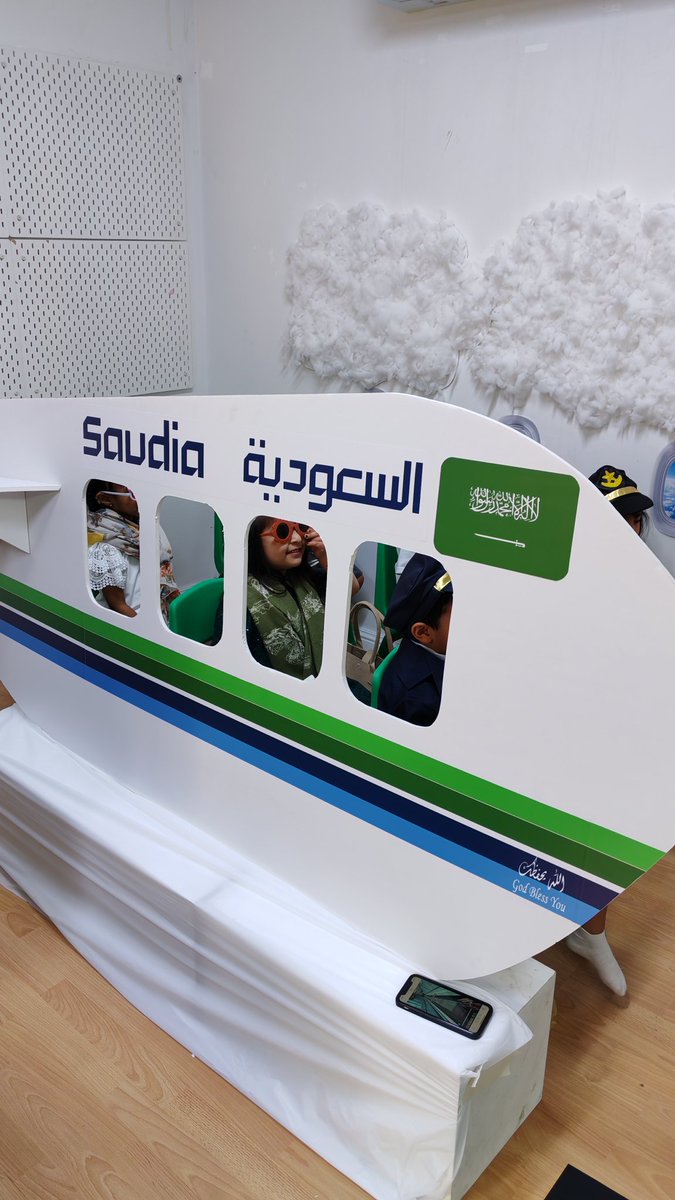 Kidzvillage2's tweet image. 🇸🇦✨ ضمن احتفالات **اليوم الوطني 95**، قدّمت **قرية الصغار** تجربة فريدة للأطفال من خلال فعالية الجوازات السعودية في مطار قرية الصغار**.
تعرف الصغار على خطوات السفر بطريقة تفاعلية وممتعة، وسط أجواء وطنية مميزة 💚✈️

#اليوم_الوطني95 #قرية_الصغار #الجوازات_السعودية #الدمام_الان