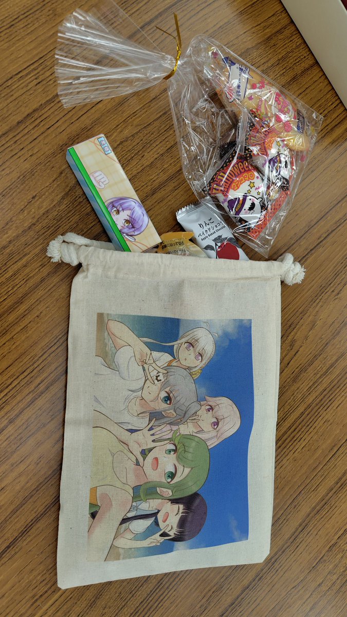 いただいた差し入れを持って帰るためにきんちゃくつくったんですよ