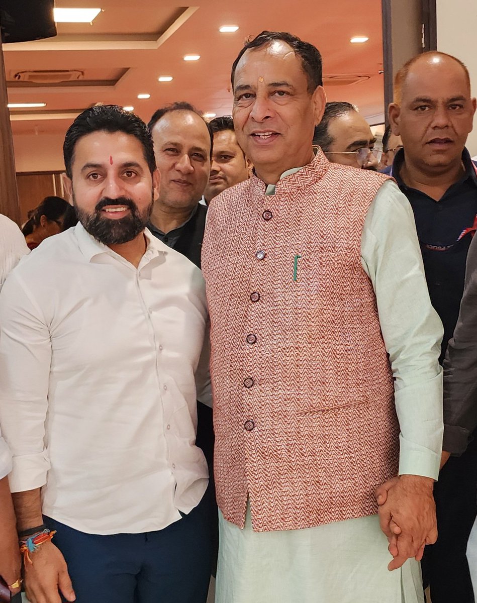 भारतीय जनता पार्टी हरियाणा के यशस्वी प्रदेशाध्यक्ष आदरणीय श्री <a href="/MohanLal_Badoli/">Pandit Mohan Lal Badoli</a>  जी को जन्मदिवस की हार्दिक शुभकामनाएँ।
आपका जीवन सदा स्वस्थ, सुखमय और सेवा भावना से परिपूर्ण रहे।