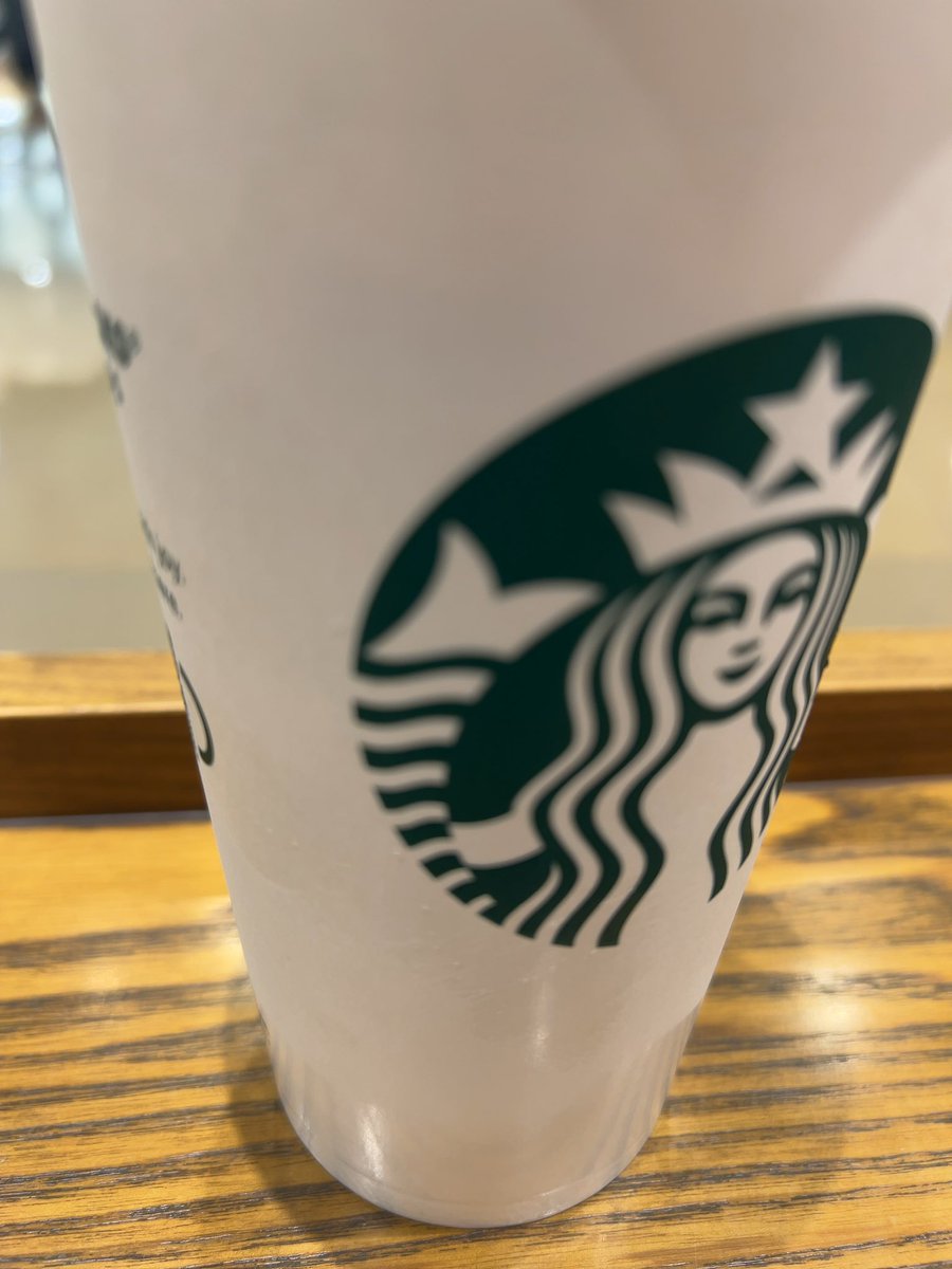 いつも飲んでるスタバのトールからベンティにサイズアップしたら味が変わったように感じる⁉️