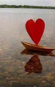 كي تكون إنساناً ينبغي لقلبك أن يكون من السعة ما يجعله قادراً على الإحساس بالناس في كل مكان 
أن يتجاوز حدود الجغرافيا وضيق الانتماء فيرى في كل وجهٍ أخاً وفي كل وجع جزءاً من وجعه الخاص 
أن تمتد مشاعرك أبعد من دائرة نفسك فتشعر بفرح البعيد كما لو كان فرحك وتحنو على ألم الغريب وكأنه