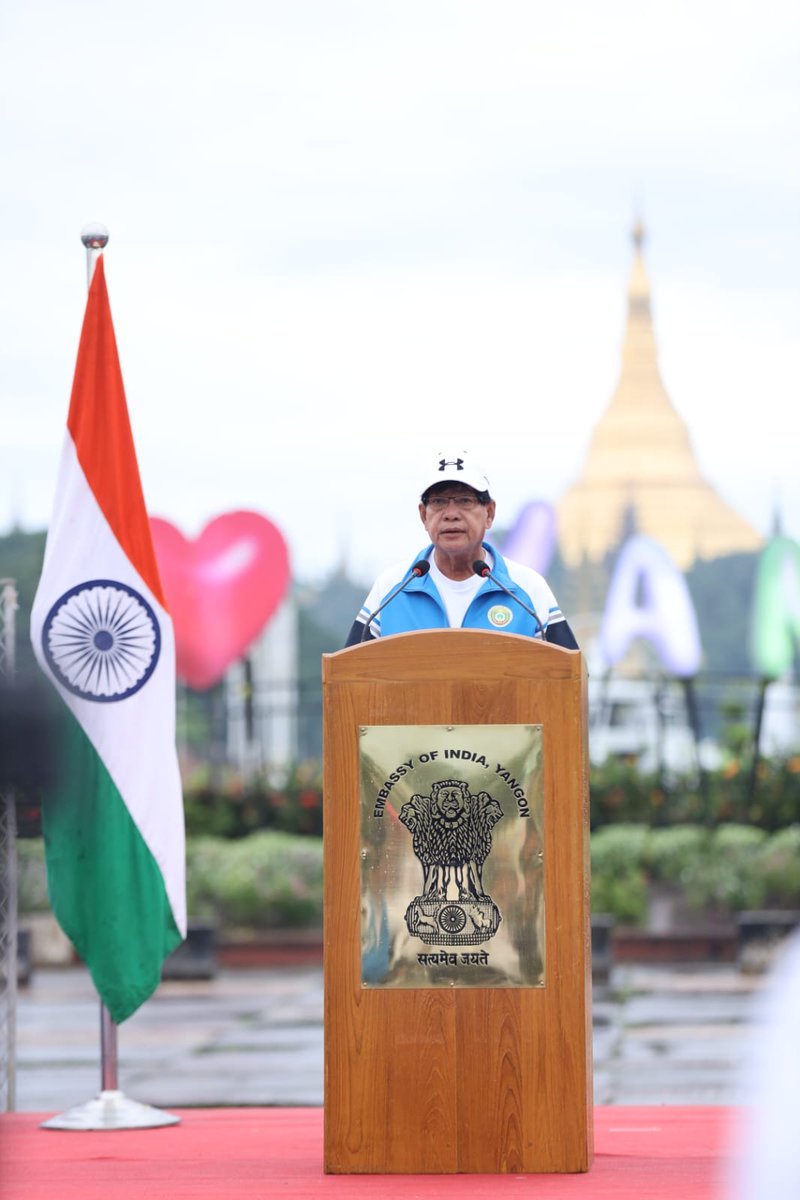 IndiainMyanmar's tweet image. The #ViksitBharat Run 2025 we held today at iconic People&apos;s Park with the majestic Shwedagon Pagoda overlooking it,celebrating the spirit of unity, progress &amp;amp; health, was attended by over 300 enthusiastic participants comprising of Indian diaspora &amp;amp; numerous Myanmar friends (1/3)