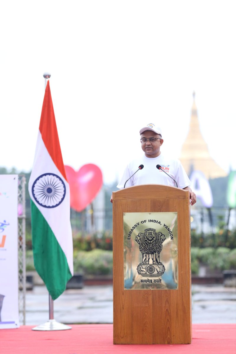 IndiainMyanmar's tweet image. The #ViksitBharat Run 2025 we held today at iconic People&apos;s Park with the majestic Shwedagon Pagoda overlooking it,celebrating the spirit of unity, progress &amp;amp; health, was attended by over 300 enthusiastic participants comprising of Indian diaspora &amp;amp; numerous Myanmar friends (1/3)