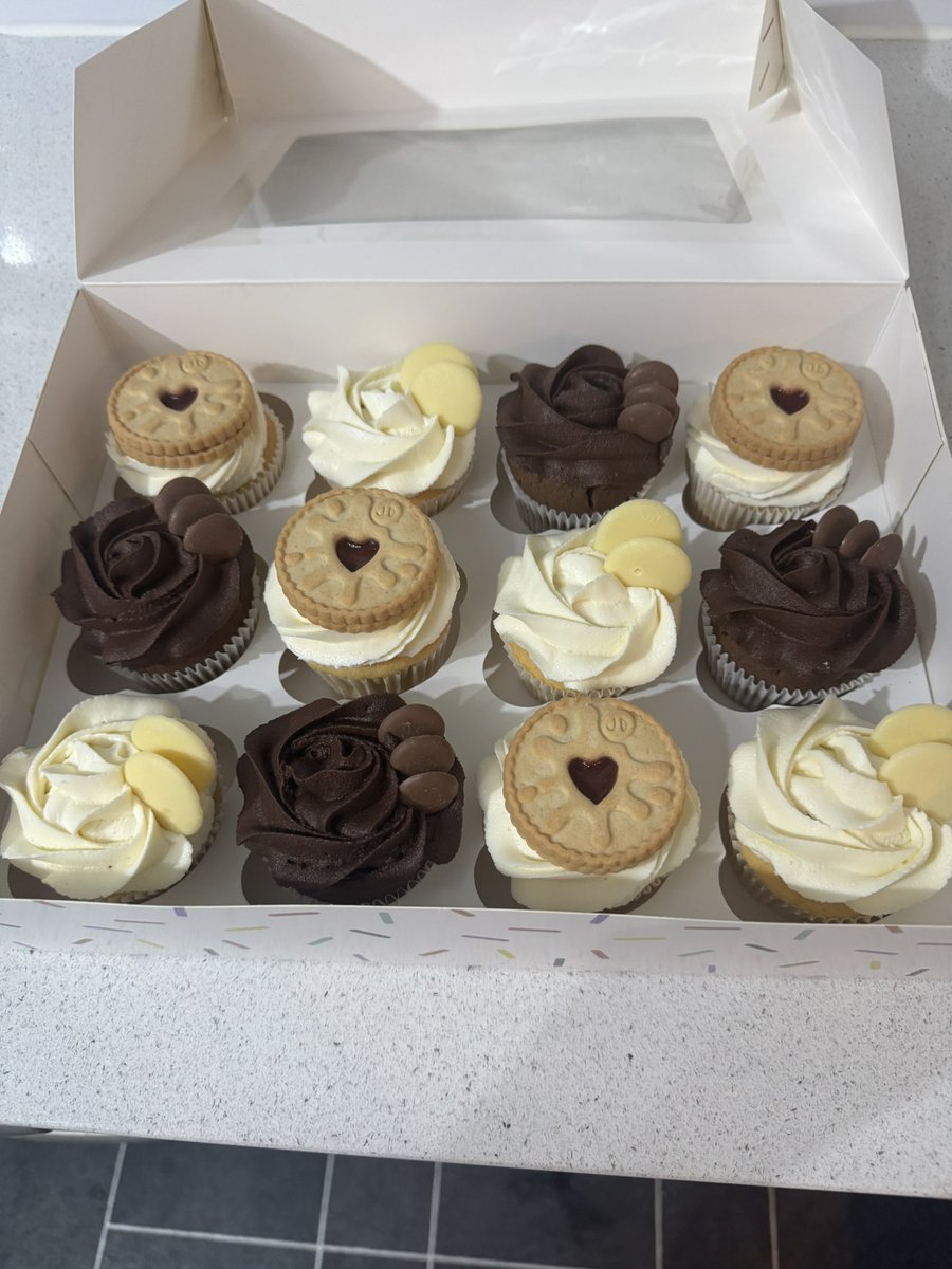 keli_j79's tweet photo. The cake mixer is back out 🧁 missing my cakey making days 😢 https://t.co/NikIjYyUR4