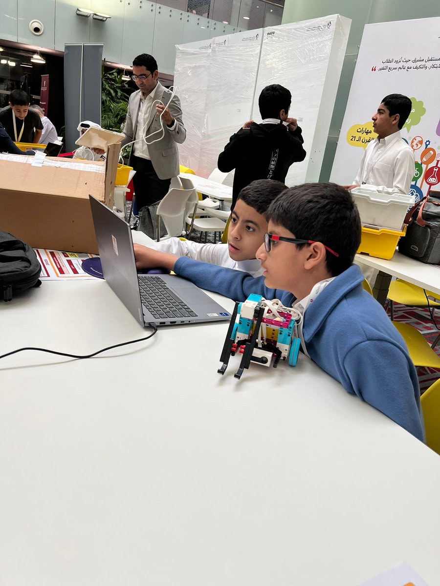 muaither_school's tweet photo. تحت إشراف قسم الحوسبة وتكنولوجيا المعلومات، شاركت المدرسة في مسابقة أولمبياد الروبوت الوطني، التي تهدف إلى تنمية مهارات الابتكار والتفكير المنطقي والعمل الجماعي لدى الطلاب.

🔹 تألق طلابنا في البرمجة والتصميم وحل المشكلات، وعكسوا قدراتهم التكنولوجية في بيئة تعليمية تفاعلية ومُلهمة.

💬 "نصنع المستقبل بأيدي طلابنا... روبوت اليوم، ابتكار الغد!"

📌 #أولمبياد_الروبوت  
📌 #قسم_الحوسبة  
📌 #مدرسة_معيذر_الابتدائية  
📌 #الذكاء_الاصطناعي  
📌 #جيل_مبتكر  
📌 #تعليم_رقمي