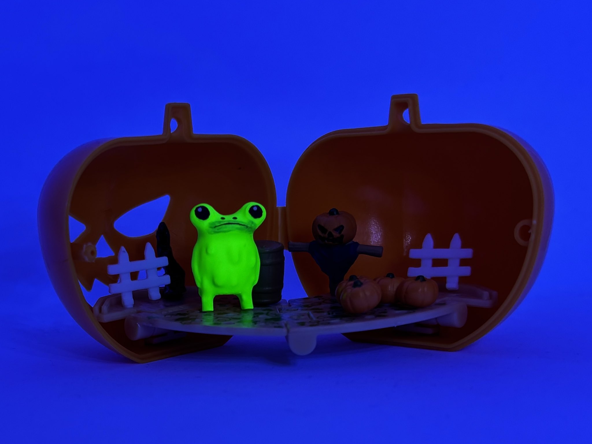 コンビニ ❰ATELIER C.V.S.❱ (@hotconvenience) / X