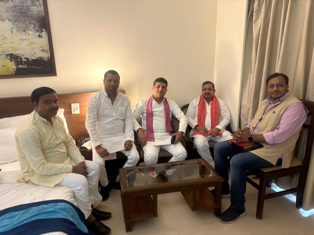 HMRPushpendra's tweet image. खजुराहो मध्य प्रदेश में आयोजित समाजवादी कार्यकर्ता प्रशिक्षण कार्यक्रम में...                                                         
#akhilesh_yadav 
#dimple_yadav
#dharmendrayadav
#samajwadi_party
#syamlalpal
#@highlight