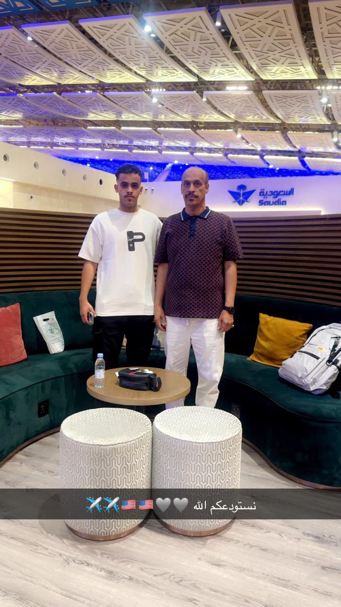 يسافر ابن العم الشاعر حميد علي المحيشيري وابنه نايف حميد المحيشيري الى الولايات المتحدة الامريكية في رحلة علاج .
نسأل الله لهم التوفيق وان يعودو سالمين غانمين.