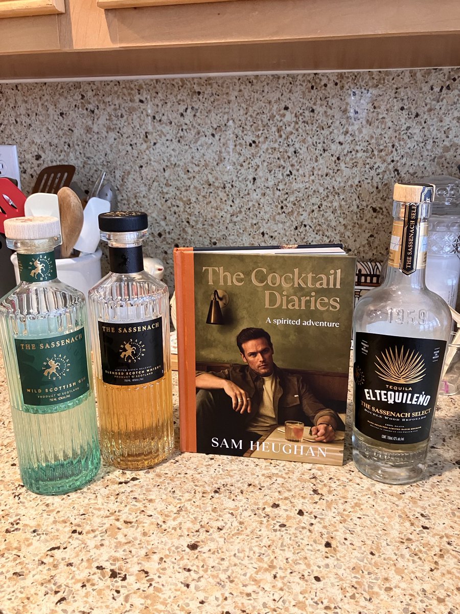 I got my book!🤗❤️
Oh, and this handsome guy is in my People Magazine this week!!🥃🍸🍹🥂

⁦<a href="/SassenachSpirit/">Sassenach Spirits</a>⁩ 
⁦<a href="/SamHeughan/">Sam Heughan</a>⁩