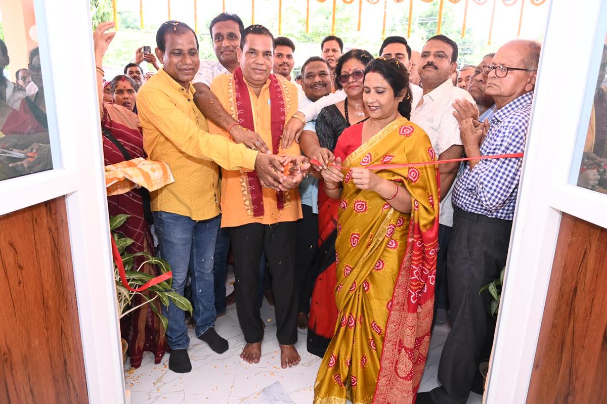MayorofBBSR's tweet image. Joined the inauguration of ward office in Ward No. 51 of #Bhubaneswar in the presence of Hon’ble MLA Shri Babu Singh, #BMC Standing Committee Chairpersons, local Corporator Smt. Binayinee Jena and others on Sunday morning. #CommunityDevelopment
