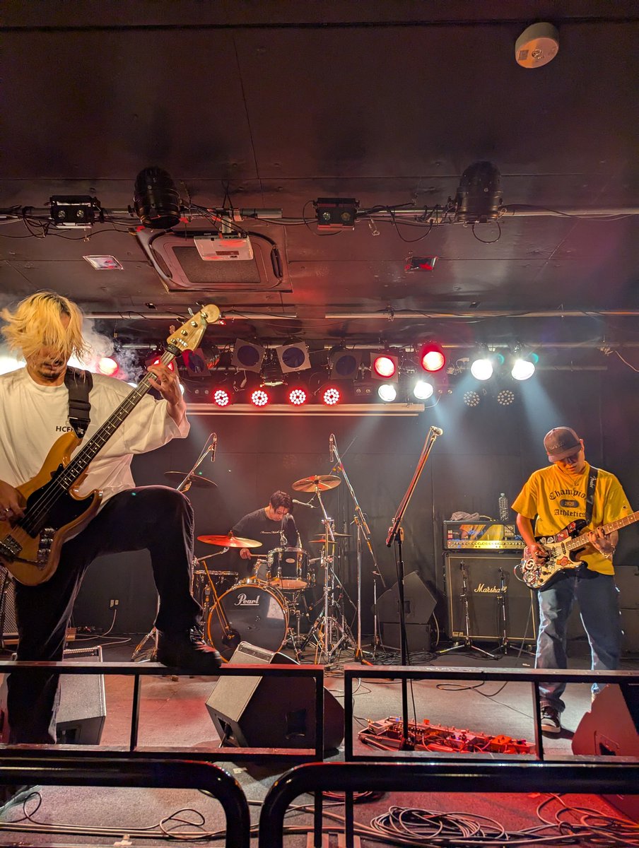 ENSEN_RENGAYA's tweet image. 昨夜の企画主催のRevolve！圧巻の3Pギターロック🎸✨大好きなPop3もやってくれて大満足な大トリやった〜😆
#revolve