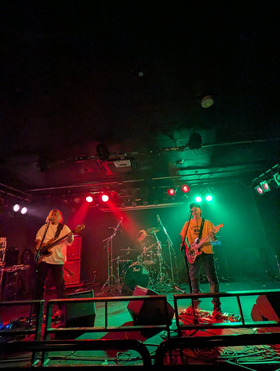 ENSEN_RENGAYA's tweet image. 昨夜の企画主催のRevolve！圧巻の3Pギターロック🎸✨大好きなPop3もやってくれて大満足な大トリやった〜😆
#revolve