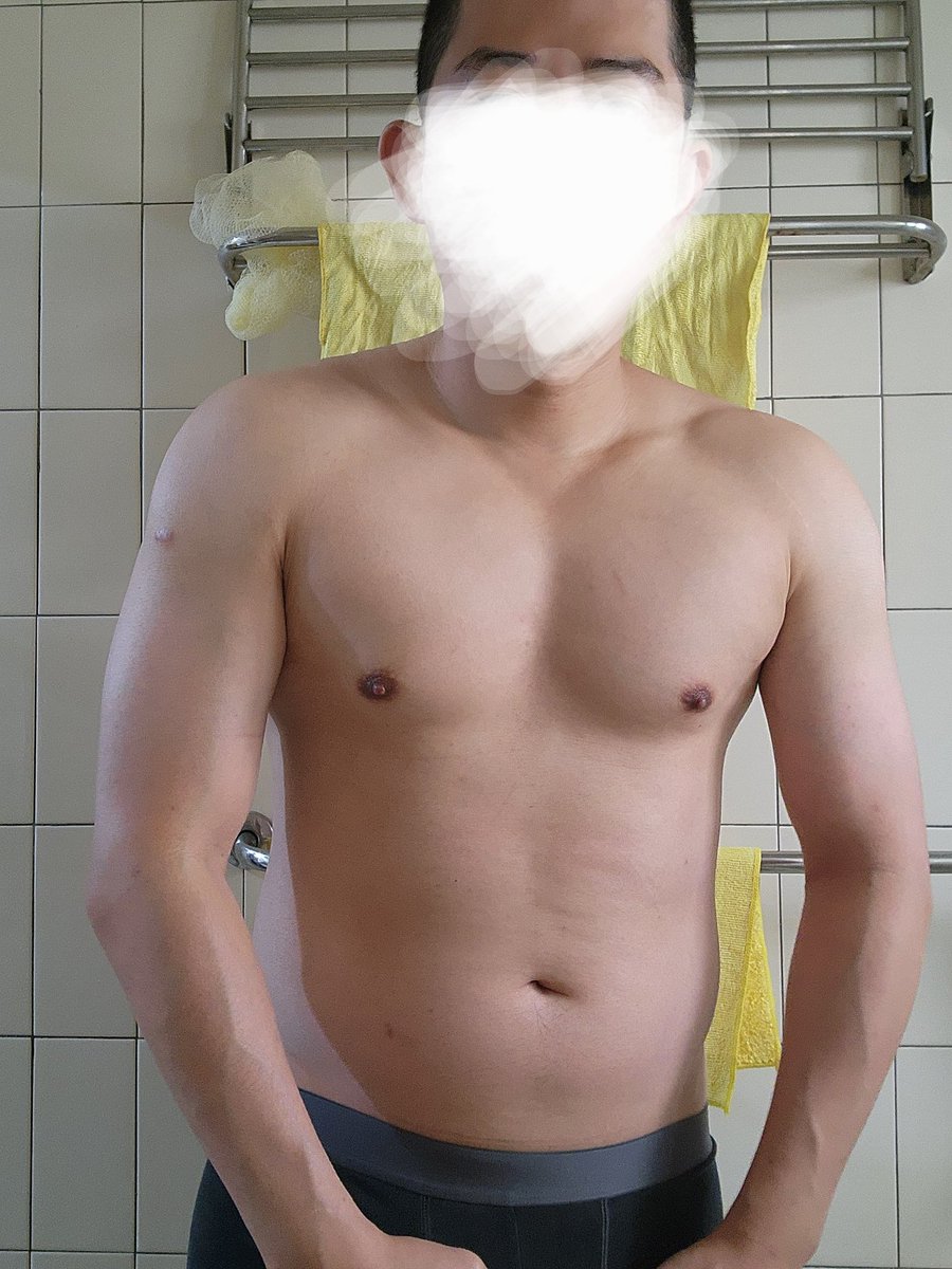 大家休假愉快
又是自拍廢照兩張😂 

其實我在年輕的時候
因為神經系統的疾病
不只長期疼痛
好幾年的時間大部分都在臥床
連自己刷牙吃飯的力氣都沒有 

後來很幸運的控制住
逐漸拿回身體的掌控權
也在這兩三年才開始健身
以前完全想不到我還能有今天
所以才這麼愛自拍廢照 

因為有這些經驗