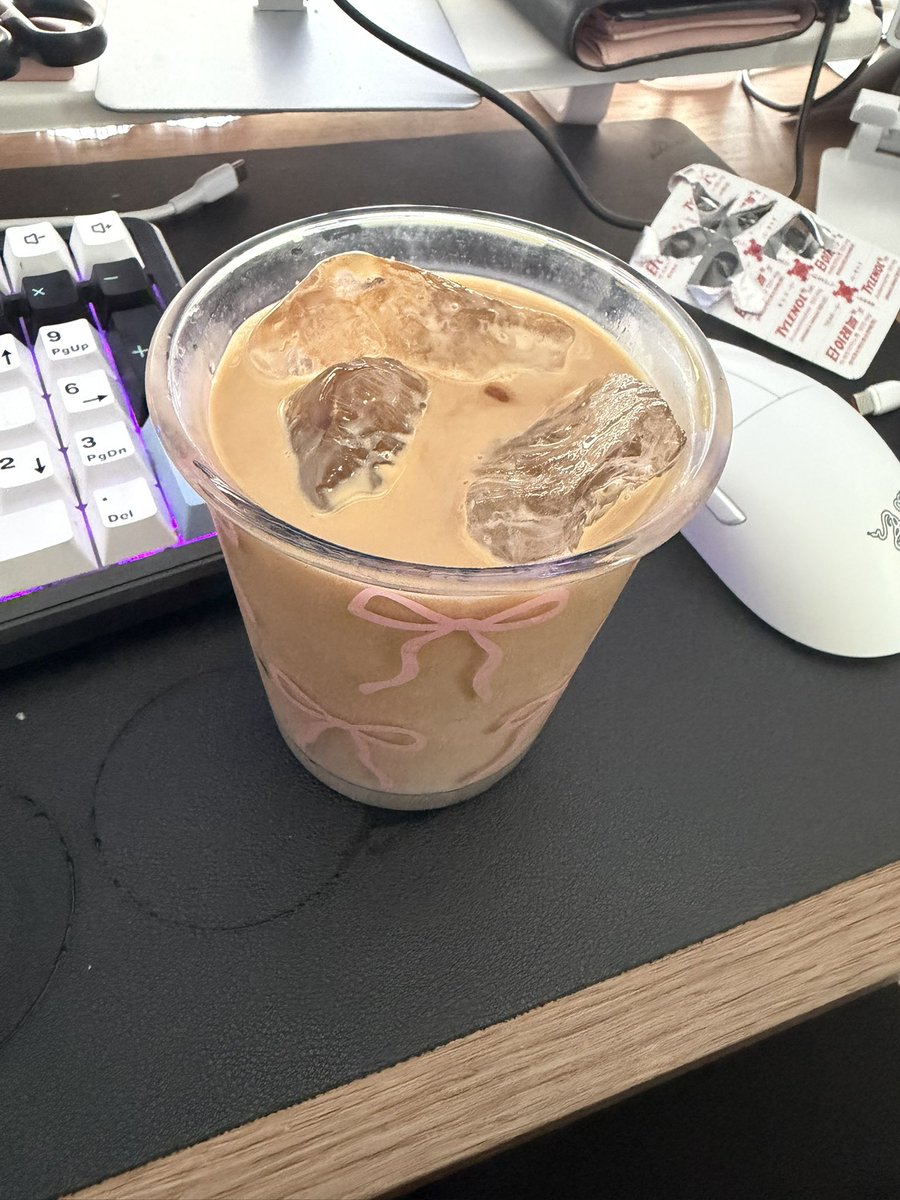 ㅋㅋ 못 참고 커피탐 ㅋㅋㅋ