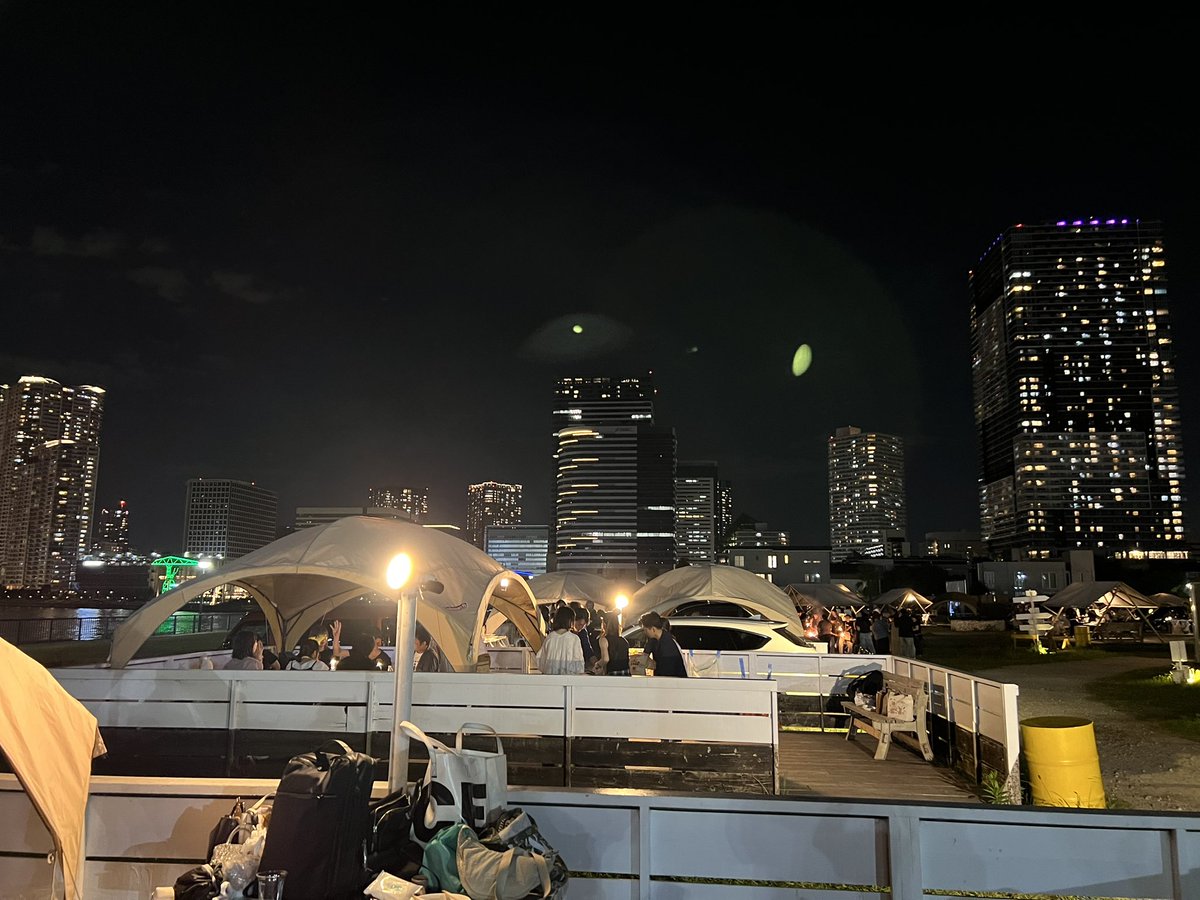 UMAmizo's tweet image. 昨日は、等らじさん(@tourazi_podcast )主催のPodcastオフ会に参加させてもらいました！

豊洲のWILD MAGICでBBQと花火🔥

笑いあり、学びありの最高の時間でした✨

等らじさん、参加された皆さん、素敵な時間を共有してくださり、ありがとうございました🙇‍♂️✨️

#等らじ
#シンプルKEIBA
#WILDMAGIC