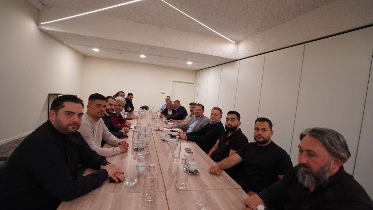 Bazı temaslarda bulunmak için gittiğimiz Avrupa’da, MÜSİAD Belçika ve İsviçre üyesi gurbetçilerimizle bir araya geldik.

Ülkemizdeki ve dünyadaki siyasi ve ekonomik meseleleri konuştuk,güncel gelişmeler hakkında istişareler ettik.

Bir çok gurbetçi vatandaşımızın, işçi olarak