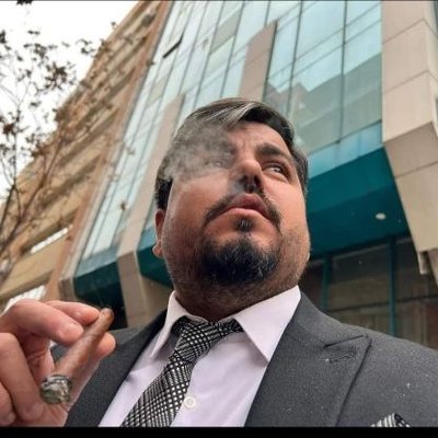 Sicanfarif's tweet photo. @ilavetvAntalya @Arnavut_Esra Şu tipe bak
Yeminle gavat tipi var
Karısına yeni müşteri bulmuş gururu yüzüne yansımış Arif
Şu tipinle insanları mi eleştiriyor namusuna dil uzatıyorsun arif
Belediyeye girmek için karını peşkeş çektiğin bu yolda iyi kazancı görüp Mercedese binmek için devam eden gebeş Arife bak https://t.co/THIyFg5Ook