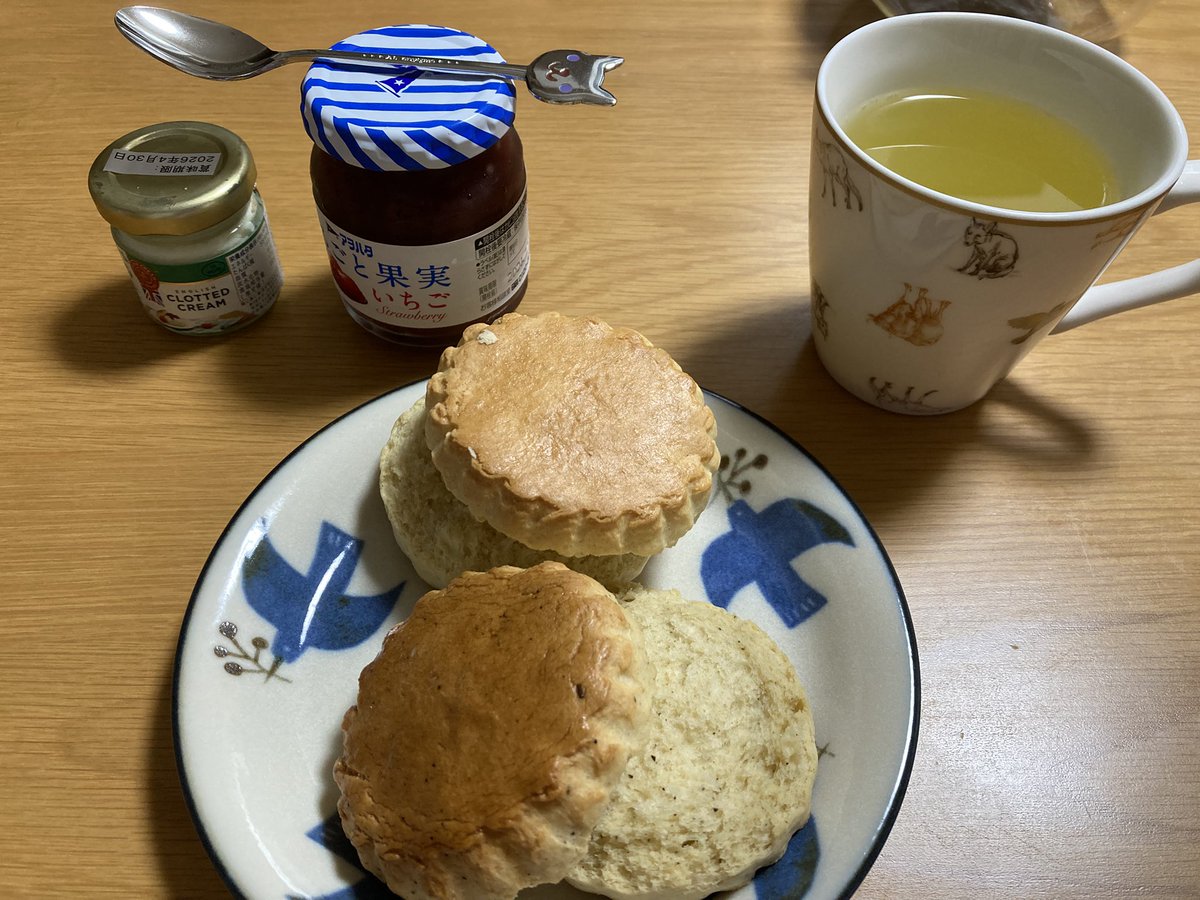 お茶会開催ありがとうございます😊
薬の魔物の解雇理由5巻発売おめでとうございます🎊
お祝い嬉しいですねえ
 #あわいの民エアお茶会
