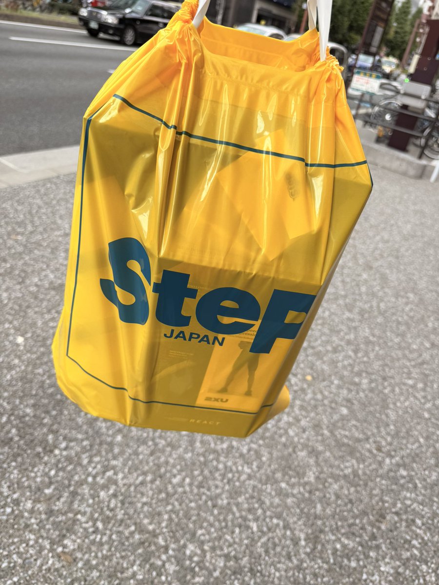fumi_197305's tweet photo. シューズ15%オフ、ウェア10%オフを冷やかしに行った男の末路🥺
#StepSports #見に行ったらあかんやつ #なんでなん https://t.co/IoSb9z1HPz