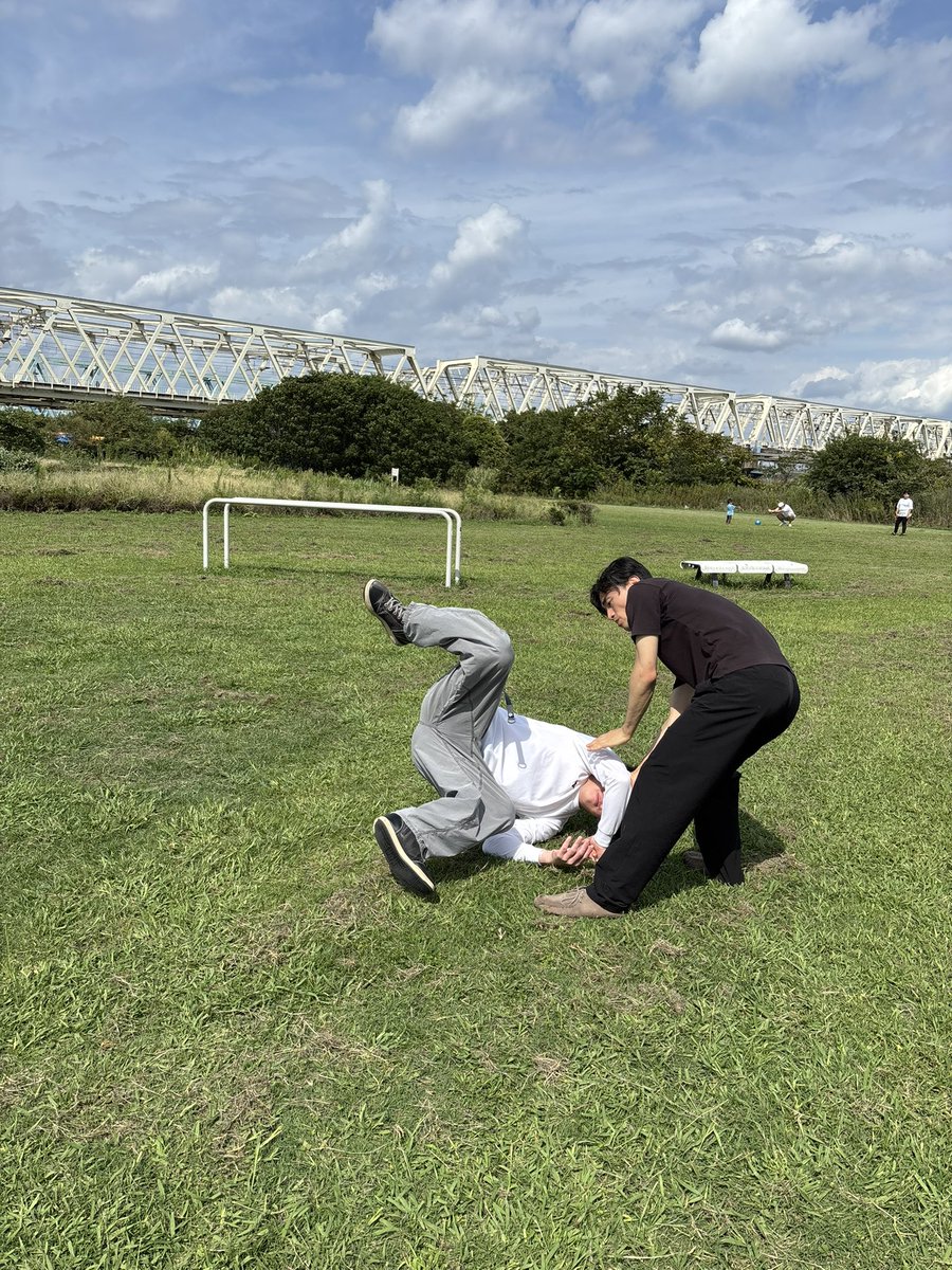 9/28(日)  秋風を感じながら今日も気持ちよく練習できました。感覚ワークと三谷セミナーの振り返り。
次回クラスは10/5(日)10:00~12:00
#足立区 #北千住 #ロシア武術 #システマ #護身術 #健康法 #アウェアネス #練習仲間募集中 #見学体験無料