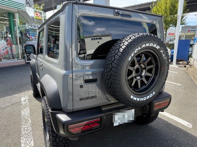 QVqWUr87QXWjrF7's tweet photo. ジムニーシエラに「RAYS A-LAP J 16-6.0J」と「GEOLANDAR X-AT 225/70R16」をお取り付けさせていただきました。今回は、背面タイヤも交換するこだわり仕様です。タイヤサイズアップさせましたので、迫力が段違いでした。
https://t.co/4QxdxT3ROX
#JIMNY #SIERA #RAYS #ALAPJ #GEOLANDAR #XAT https://t.co/1i1diBcsTN