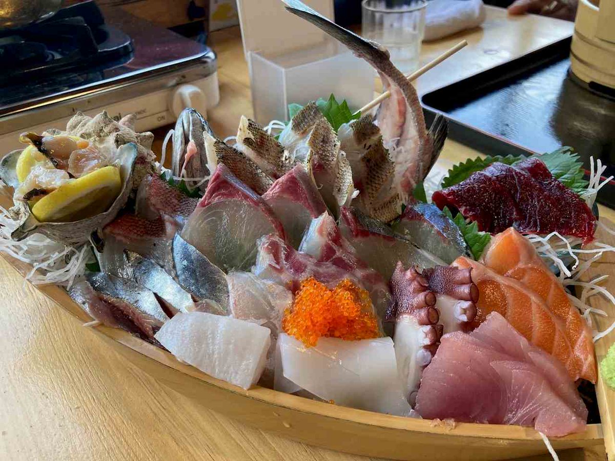 【魚は落ち着きをくれる】

実は魚は

▶︎体をしなやかに保つ
▶︎心を穏やかにする

どうしてか？
→良質な脂質とたんぱく質が、脳をクリアにし心を静めるから☺

つまり、魚は心を澄ませる青い海🐟
一口で深い落ち着きが訪れます♪

#魚習慣 #心に静けさ #食で整える