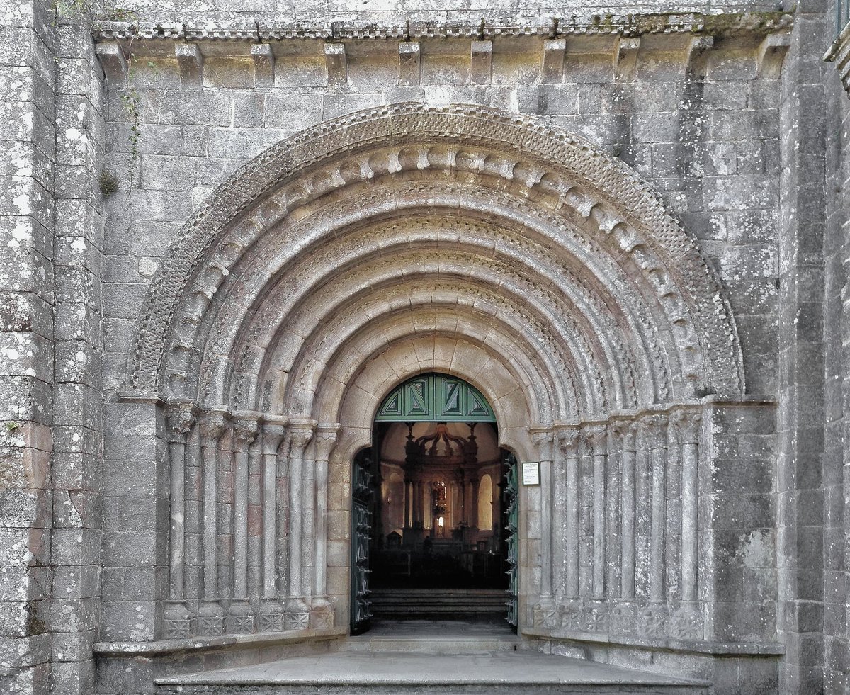 El Monasterio de Santa María de Armenteira (Pontevedra): uno de los principales cenobios del Císter gallego e íntimamente ligado a la figura de San Ero, cuya leyenda milagrosa quedó plasmada en las Cantigas de Alfonso X el Sabio
#BuenosDias