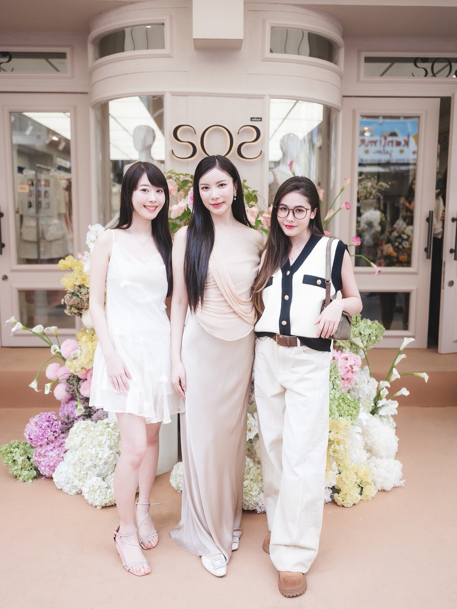 nikymajesty's tweet photo. 📸 | Niky via Instagram
congrats on the grand opening ~
#beSOSlife
#SOSFlagshipStore
#NikyWarinrat #NikyEngland #MookWorranit https://t.co/CGvxYEvHVa