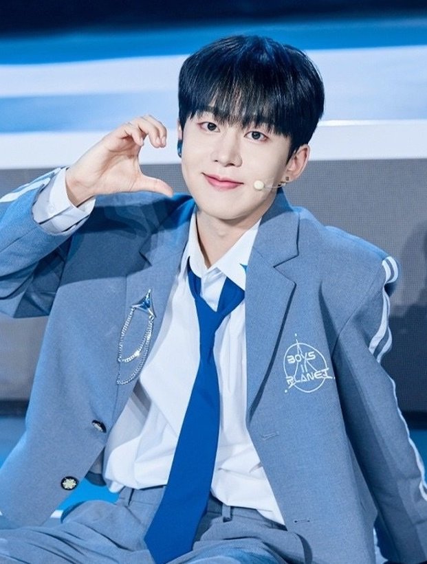 yoonm1nt1me's tweet photo. 다재다능상 (All-Rounder Award / Multi-Talent Award)
​Yoon Min (윤민)
​
This person has not only excellent stage skills but also the ability to master even the choreographies, demonstrating the talent of a true main position. This award is given to recognize their versatility.

#ユンミン #YOONMIN #윤민 #보이즈2플래닛  #BOYS2PLANET