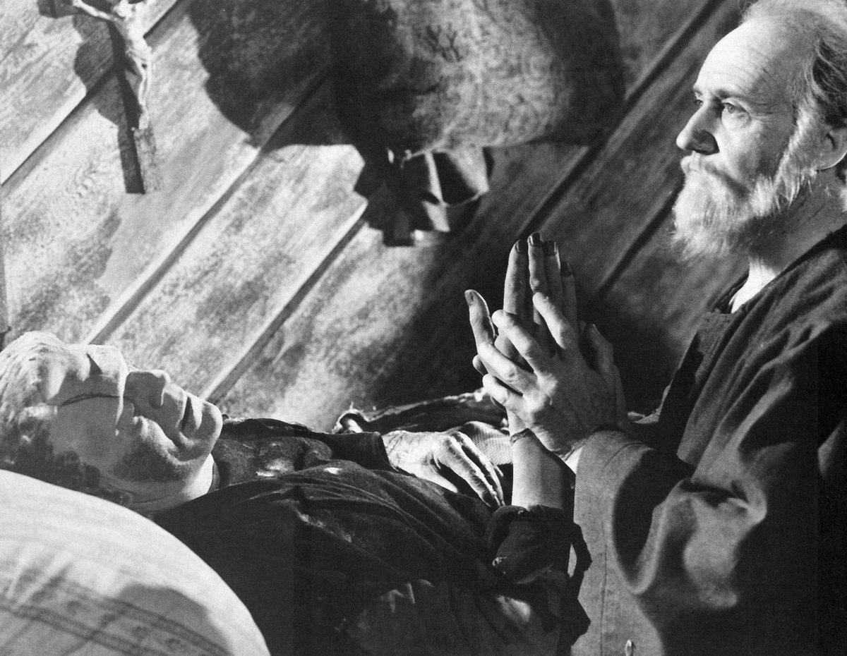 Bride of Frankenstein. 1935. J. Whale. Segunda parte del clásico de Shelley, con un halo de humor cínico y una creatividad desbordante. Excelente elenco actoral y un monstruo, que se hace esperar, pero no defrauda. Destacar el memorable pròlogo inicial desde dónde parte la ⬇️