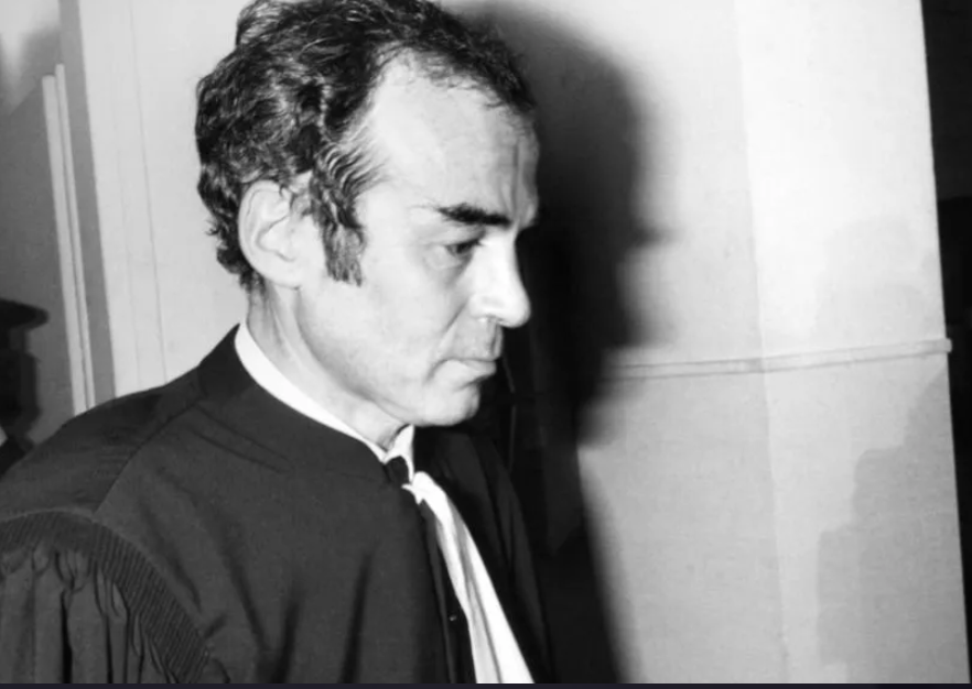 C'est l'épisode d'octobre, on parle d'un avocat-ministre-politique So 80's! #robertbadinter
Un épisode à deux voix <a href="/nmarijon/">Noémie Marijon</a> et <a href="/ValerieAMaitre/">VAM🎙</a> <a href="/Podcut_label/">Podcut</a> #podcast
smartlink.ausha.co/so-80-s/un-min…