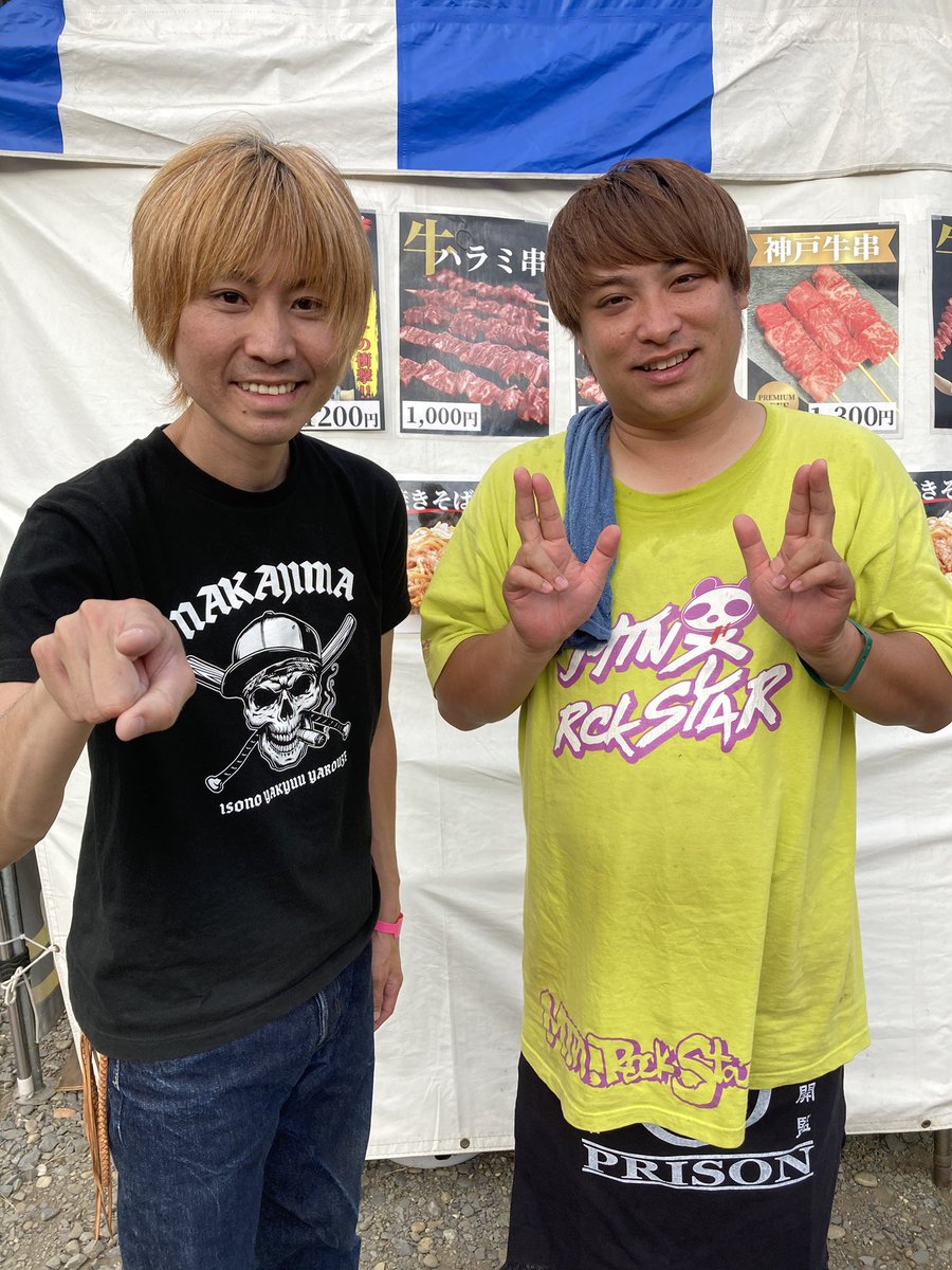 ベリテンライブ最高❗️
ヒロトめちゃくちゃカッコよかった✨
たまたま見に来てたフジモンさんと写真撮ってもらった📷
売店出してた8.6秒バズーカのはまやねんさんとも写真撮ってもらった！